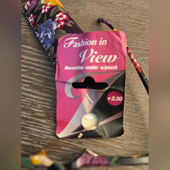 Vintage Floral Patterned Reading Glasses with Matching Case +2.50 - Picture 4 of 7